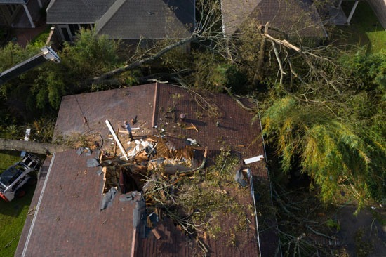 تدمير سقف منزل
