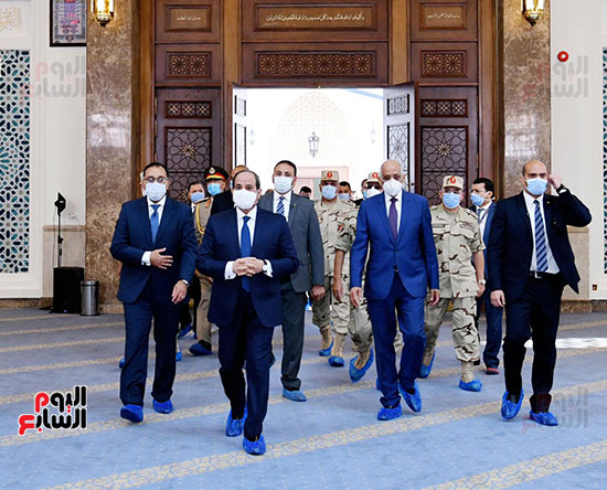 الرئيس-عبد-الفتاح-السيسي-يتقدم-افتتاح-المسجد