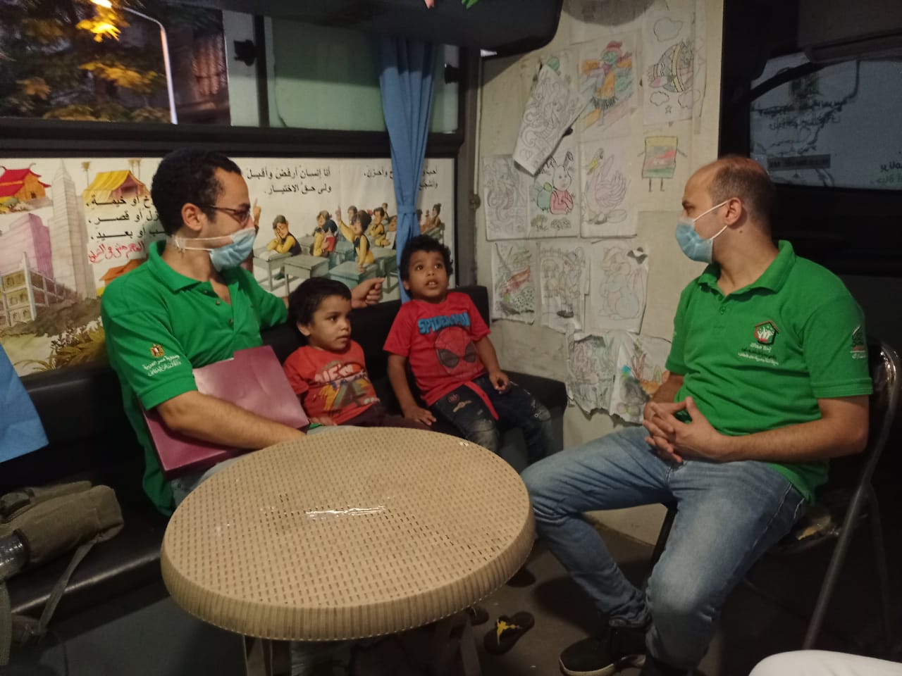 فريق أطفال بلامأوي ينقذ طفلين وينقلهم لدار رعاية (4)