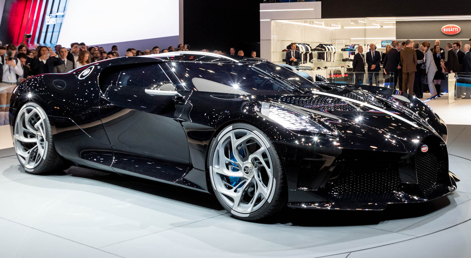 Самая дорогая машина в мире 2024 цена. Бугатти la voiture noire 2021. Bugatti Veyron 2021. Бугатти Ноир 2021. Bugatti 2021.