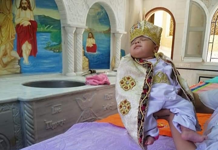 دير مارجرجس بالرزيقات يستقبل أول طفل لتعميده بعد 134 يوم من الغلق  (1)