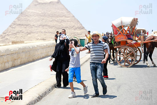 عائلات مصرية فى الأهرامات