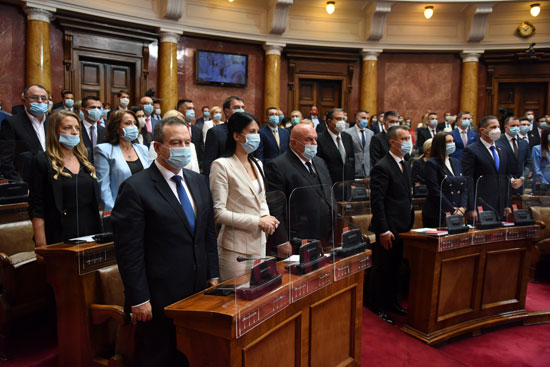 اعضاء البرلمان خلال الجلسة الأولى
