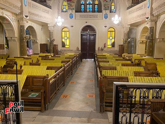 الكنائس تستعد لافتتاحها بعلامات إرشادية للتباعد الاجتماعى