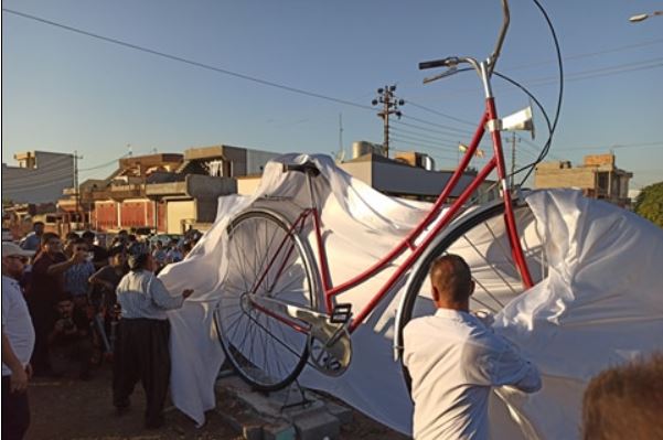 توافد العراقيين على مشاهدة الدراجة العملاقة في السليمانية بالعراق