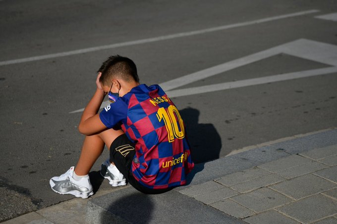 مشجع صغير لبرشلونة