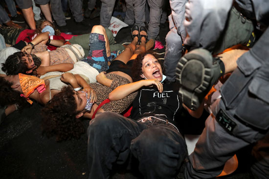 اعتقال المتظاهرين