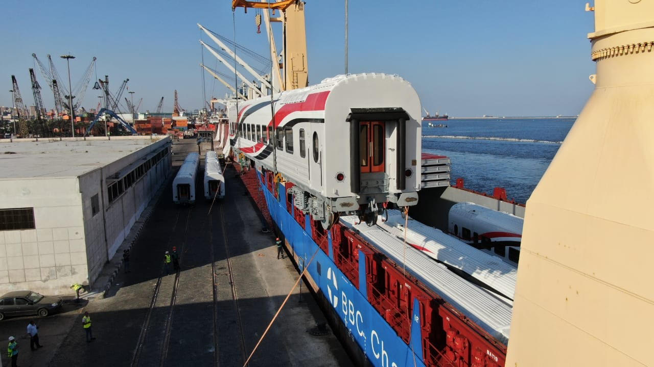 وصول 22 عربة سكة حديد روسية جديدة لميناء الاسكندرية (4)
