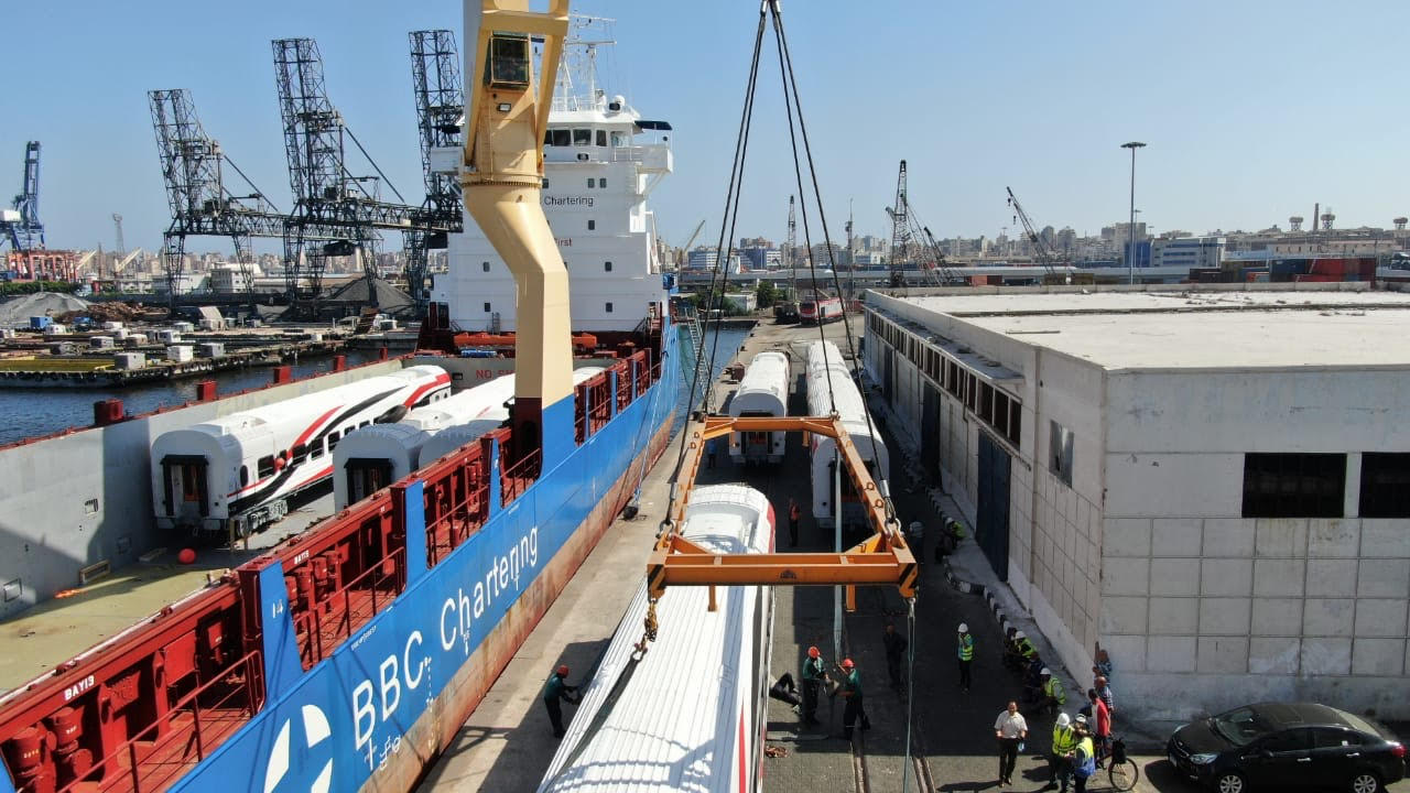 وصول 22 عربة سكة حديد روسية جديدة لميناء الاسكندرية (7)