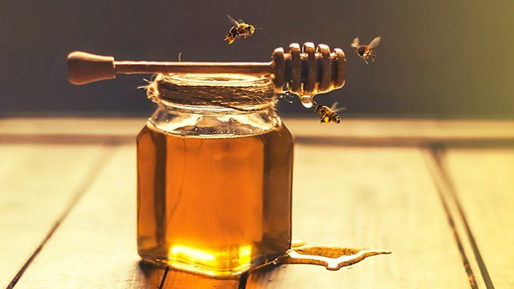 what-is-honey-nutrition-health-benefits-risks-and-uses-722x406