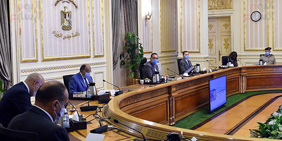 مصطفى مدبولى يجتمع بـ3 وزراء لمتابعة موقف إزالة مخ (3)