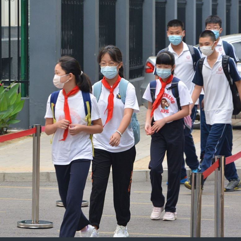 طلبة والطالبات في الصين