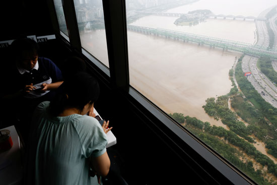 2020-08-04T064134Z_817386275_RC2U6I9XBI4B_RTRMADP_3_SOUTHKOREA-FLOODS