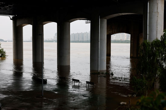 2020-08-04T063710Z_1323794240_RC2U6I9SQLMX_RTRMADP_3_SOUTHKOREA-FLOODS