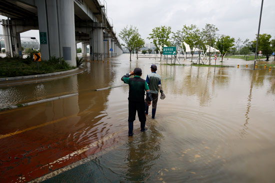 2020-08-04T063510Z_512155496_RC2U6I9YK3IC_RTRMADP_3_SOUTHKOREA-FLOODS