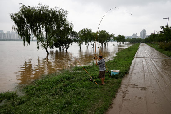 2020-08-04T063458Z_1173502339_RC2U6I91H9J0_RTRMADP_3_SOUTHKOREA-FLOODS