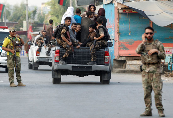 اعتقال قوات الأمن الأفغانية للمساجين الفارين من السجون خلال التفجير