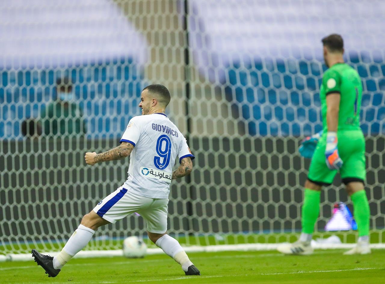 جيوفينكو خلال الديربى جيوفينكو خلال الديربى