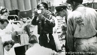 الجيش وفرق الإنقاذ في ميناء تكساس الأمريكي بعد كارثة عام 1947