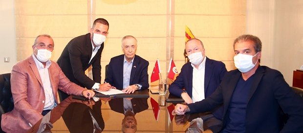 اردا توران مع اعضاء مجلس جالطة سراى (1)