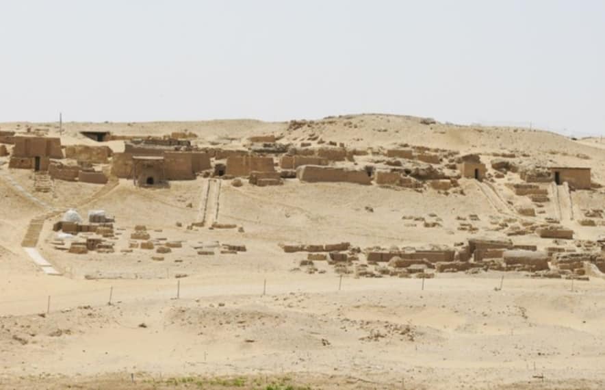 مقابر ومدينة العمال بالجبل القبلي مقابر ومدينة العمال بالجبل القبلي