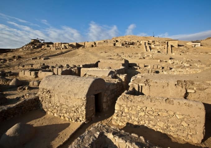 مقابر العمال بالجبل القبلي مقابر العمال بالجبل القبلي