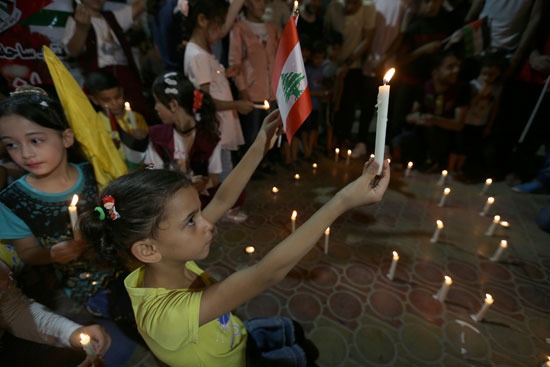 اطفال فلسطين يتضامنون مع ضحايا انفجار بيروت