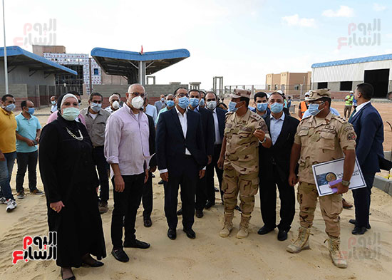 رئيس الوزراء يتفقد سوق الجملة ببرج العرب (6)