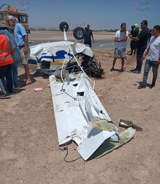 سقوط طائرة خاصة فى مهبط مطار الجونة بالغردقة (3)