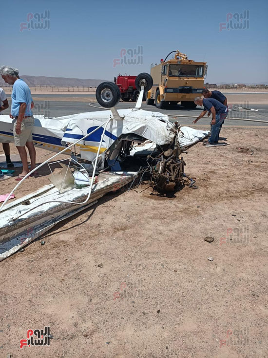 التفاصيل الكاملة لسقوط طائرة شراعية بمطار الجونة شمال الغردقة تقوم برحلات ترفيهية يومية وتسمح بركوب شخصين هبطت اضطراريا واصطدمت بالمهبط ومصرع شخصين متأثرين بإصابتهما بغيبوبة ونزيف وكسور متفرقة صور اليوم السابع