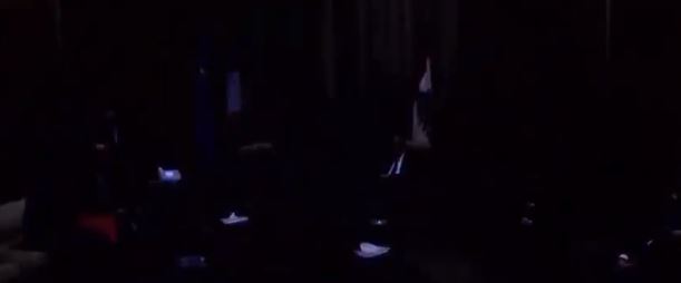 3 لحظة انقطاع الكهرباء في حضور ماكرون داخل صالون الشرف الرئاسي بلبنان