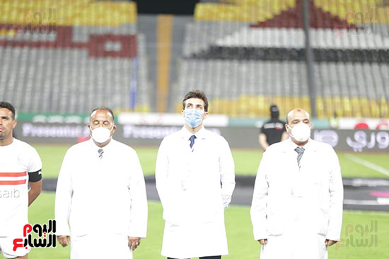 بداية الشوط الاول بين الزمالك والمصرى (11)