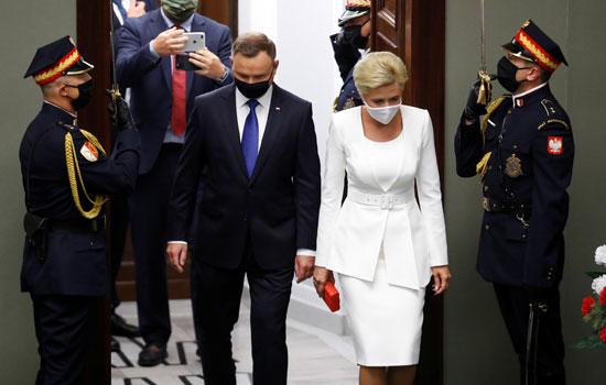 دخول رئيس بولندا إلى قاعة البرلمان