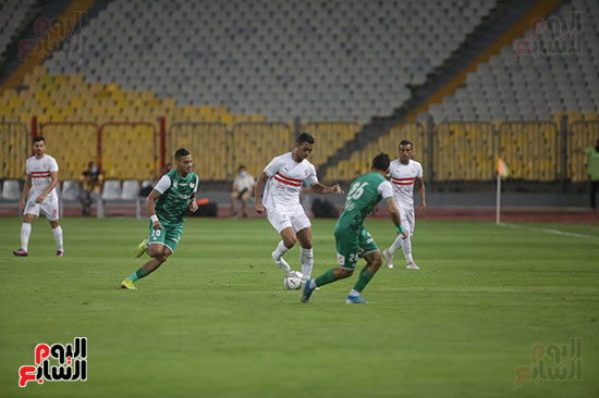 بداية الشوط الاول بين الزمالك والمصرى (2)