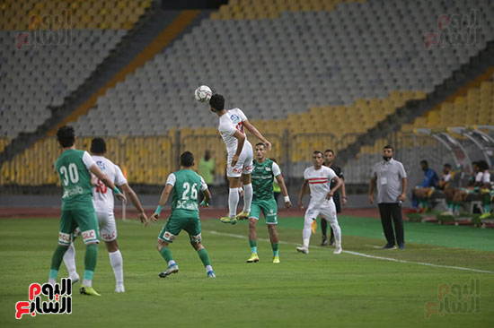 بداية الشوط الاول بين الزمالك والمصرى (4)