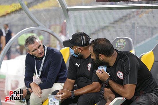 بداية الشوط الاول بين الزمالك والمصرى (9)