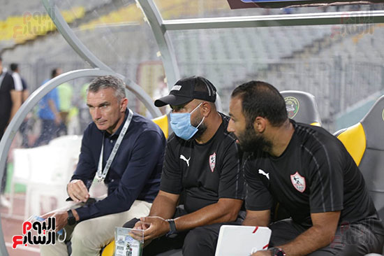 بداية الشوط الاول بين الزمالك والمصرى (6)