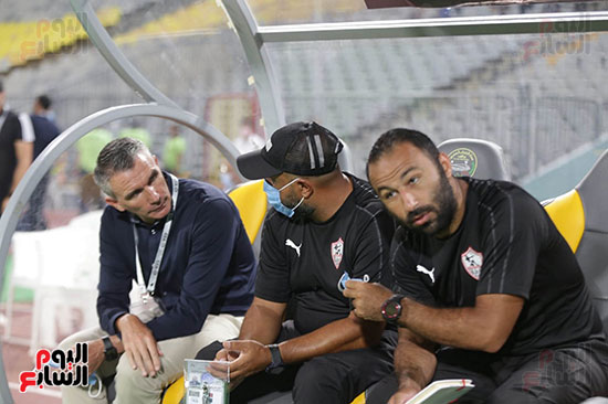 بداية الشوط الاول بين الزمالك والمصرى (7)