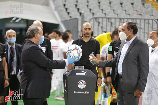 بداية الشوط الاول بين الزمالك والمصرى (25)