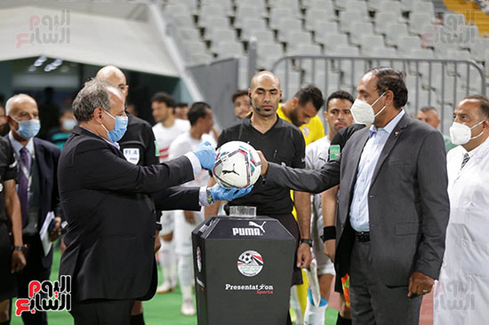 بداية الشوط الاول بين الزمالك والمصرى (29)