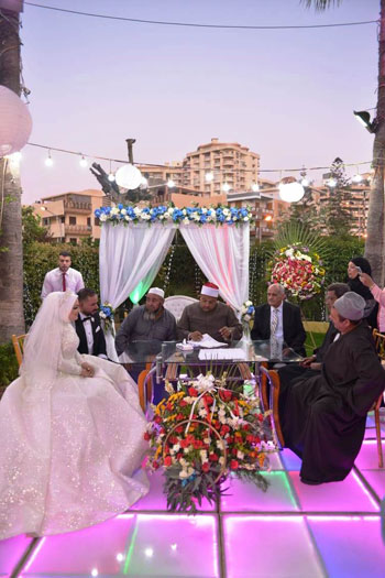 النائبة مى محمود تنشر صورة من حفل زفافها  (4)