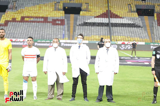 بداية الشوط الاول بين الزمالك والمصرى (10)