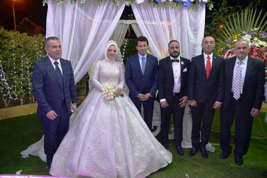 النائبة مى محمود تنشر صورة من حفل زفافها  (1)