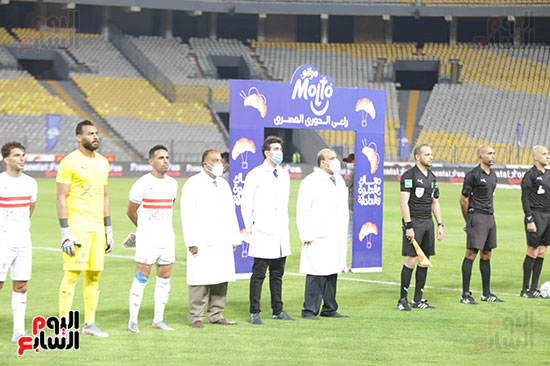 بداية الشوط الاول بين الزمالك والمصرى (16)
