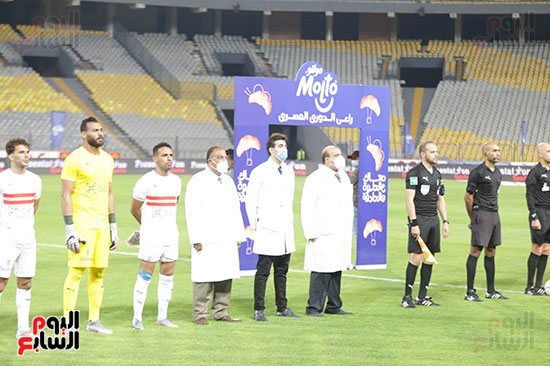 بداية الشوط الاول بين الزمالك والمصرى (18)