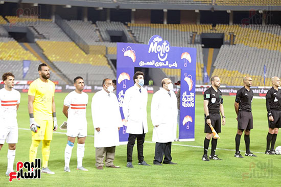 بداية الشوط الاول بين الزمالك والمصرى (19)