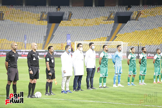 بداية الشوط الاول بين الزمالك والمصرى (23)