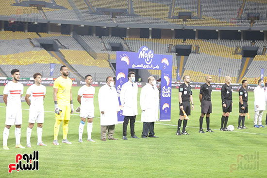 بداية الشوط الاول بين الزمالك والمصرى (14)