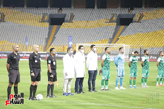 بداية الشوط الاول بين الزمالك والمصرى (20)