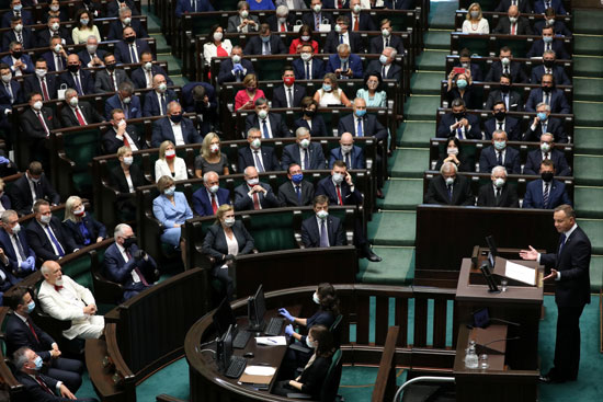 رئيس بولندا يحلف اليمين الدستورية